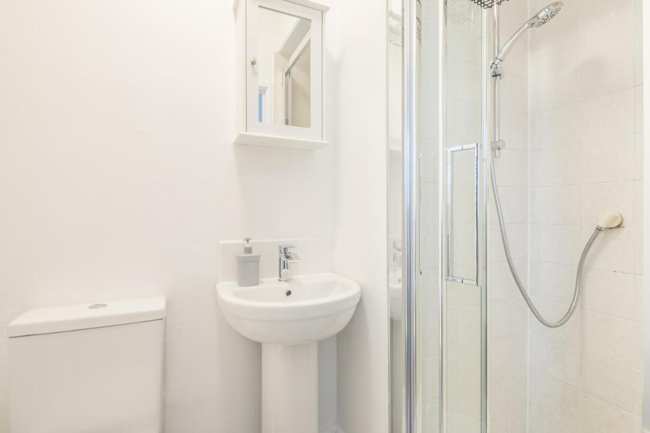 Private Room 4 With Kitchenette By Cb Stays No Minimum Stays CBG Exterior photo